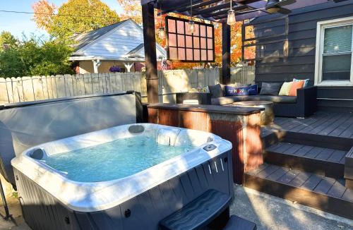 Broad Ripple House | Hot Tub, King Bed, Bikes, Pet Friendly with Fenced Backyard, Walk to Broad Ripple Village, 10 minutes to Downtown