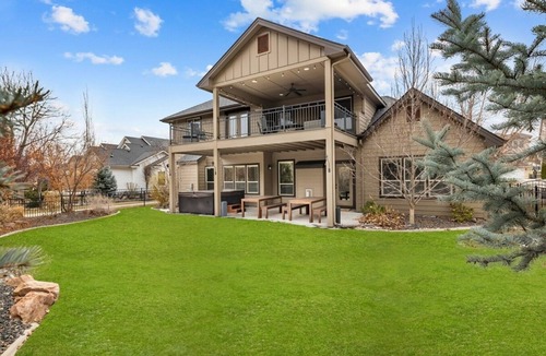Southeast Boise House | Hot Tub- Luxury- 6 Bedrooms- 2 Patios