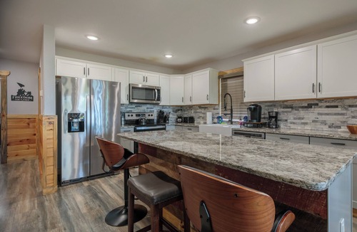 Kodak House | Hot Tub & Mini Golf: Mtn-View Haven in Kodak!
