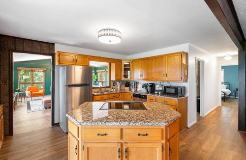 Connellys Springs Cabin | Hot Tub & Mountain Views - Foothills Retreat