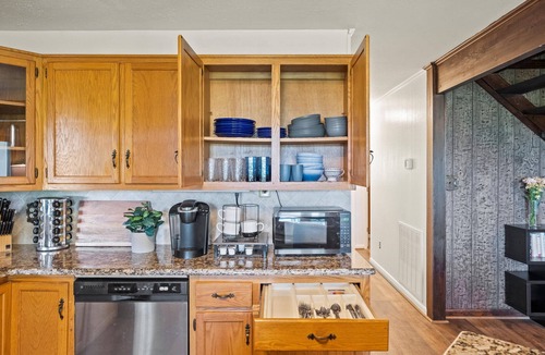 Connellys Springs Cabin | Hot Tub & Mountain Views - Foothills Retreat