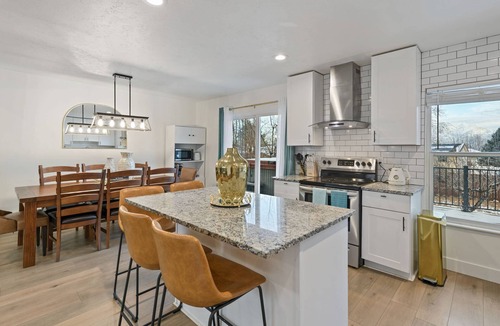 West Jordan House | Hot tub!Mountain View! 20 min to Salt Lake! Ski resorts 🎿