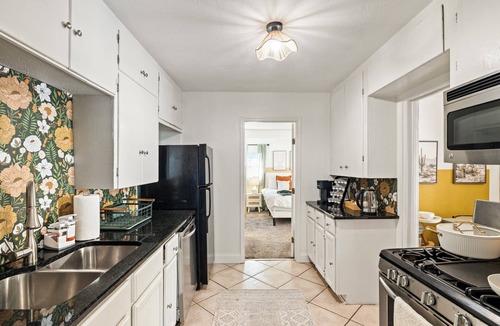 Zilker House | HOT TUB No Fee - 4Bedroom Zilker OASIS - Family Friendly