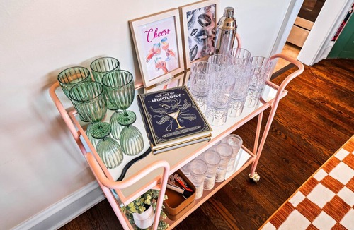 South Hills Apartment | Hot Tub|Ping Pong|Sleeps 9|Retro Fun