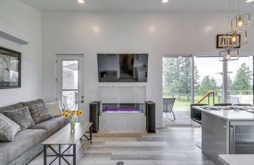 Eureka House | Hot Tub & Views: 'Sunset Valley Retreat' in Eureka