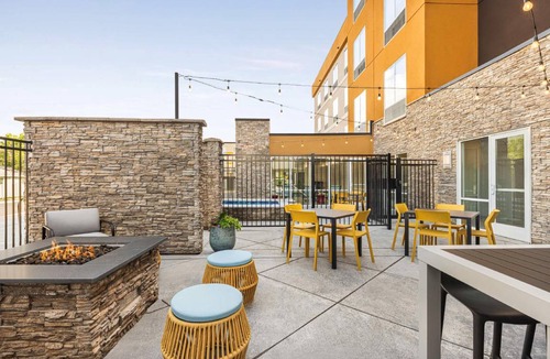 Livingston Hotel | Hotel ∙ 2 bedrooms ∙ 127 guests