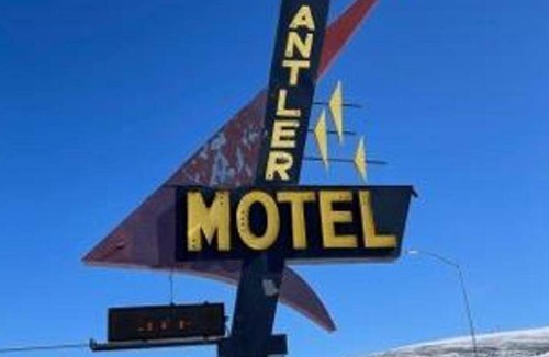 Frontier Hotel | Hotel ∙ 6 guests
