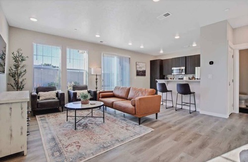 Nampa House | | Hounslow way | Stylish 2 bedroom townhome | Namp