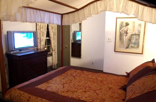 Phoenixville House | House ∙ 1 bedroom ∙ 2 guests