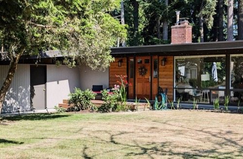 Bridle Trails House | House ∙ 2 bedrooms ∙ 4 guests