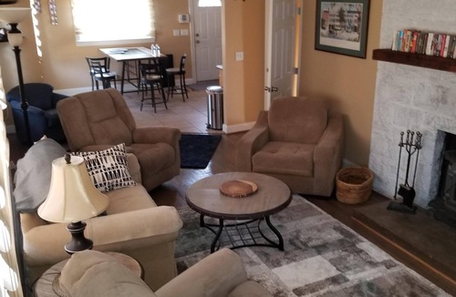 Harwood Lane House | House for Rent