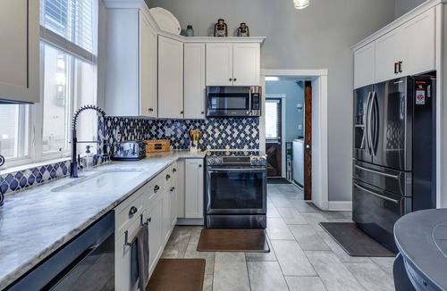 Edgehill House | House in the Heart of Music Row: Gulch, Midtown, Vandy, Belmont, & Broadway.