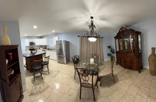 Charlotte House | House with JACUZZI * Luxury * 3BR. { ExclusiveDiscounts }