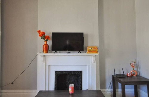 West Columbus Condo | Housepitality - The Orange Door Inn