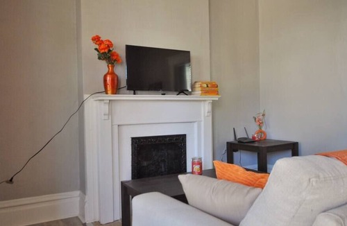 West Columbus Condo | Housepitality - The Orange Door Inn