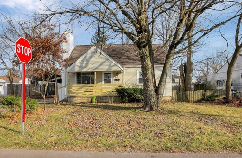Lincoln Village House | Housepitality - West Side Lodge - 6 BR 2 BA MA