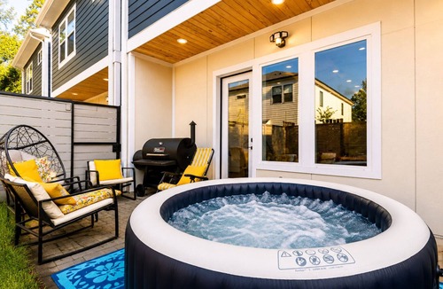 OST - South Union House | Houston 4BR Near NRG w/Hot Tub, Games & Parking