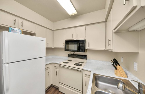Uptown Apartment | Houston Galleria Suite Modern Rental 5 mins from the Galleria Mall