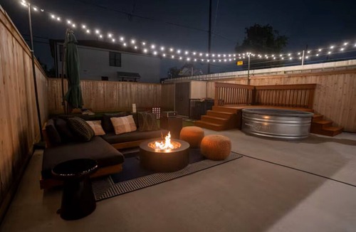 Greater Heights House | Houston Heights: Pool+Outdoor Projector+Cornhole+Arcade