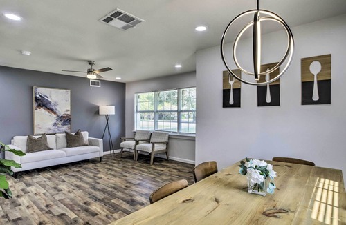 Spring Branch Central House | Houston Home w/ Yard - 3 Mi to CityCentre!