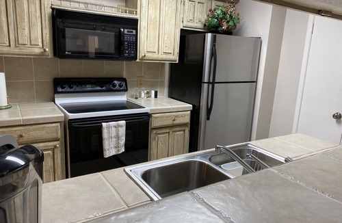 Braeswood Place Condo | Houston TX NRG-Med CTR/RICE U - ALL Inclusive 2B/2B/2 Blocks from nearby stadium