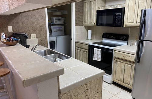 Braeswood Place Condo | Houston TX NRG-Med CTR/RICE U - ALL Inclusive 2B/2B/2 Blocks from nearby stadium