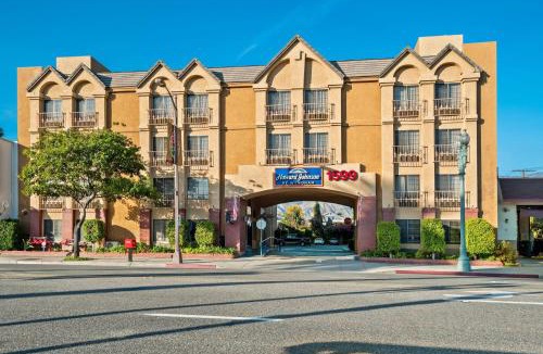 Mid Central Hotel | Howard Johnson by Wyndham Pasadena