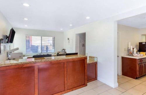 Lincoln Acres Hotel | Howard Johnson Suites by Wyndham San Diego Chula Vista BayFront