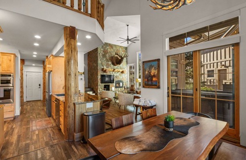 Big Sky Meadow Village House | Howling Elk Hideaway | Hot Tub + 15 Mins to Resort