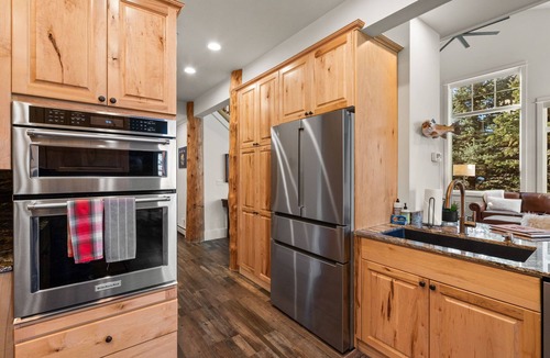 Big Sky Meadow Village House | Howling Elk Hideaway | Hot Tub + 15 Mins to Resort