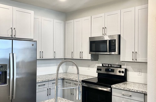 Spring Branch East Condo | HTX Lovely 1 Bedroom Condo with Pool