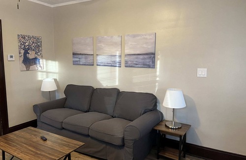 Norwood House | Hudson #1, Private Two Bed near Xavier & Downtown