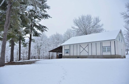 Hopewell Junction Ski Chalet | Hudson Valley Farmhouse on 4 acres, pets allow