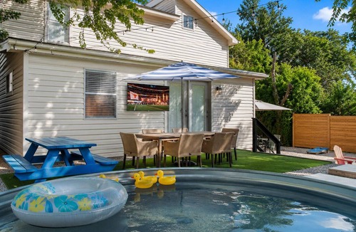 Riverside House | Huge Bachelor/ettes & family property w/2 Homes, Pool, Games, close to Downtown
