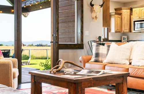 Driggs House | Huge Chalet - Epic Views, Theater, Hot Tub, & Gym!