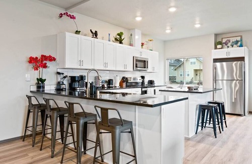South Perry District Apartment | HUGE-Fun-Trendy Apt by Perry District & Downtown!