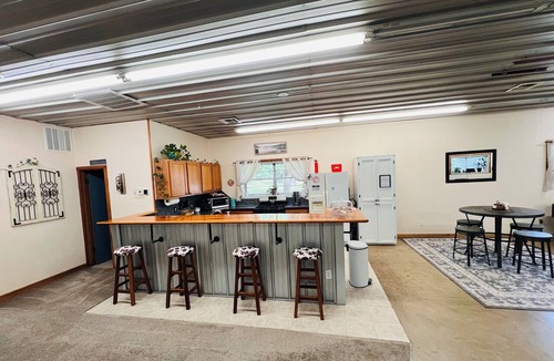 Stillwater House | HUGE Gameroom-Style Barndo in the countryside, minutes to Lake McMurtry & OSU!
