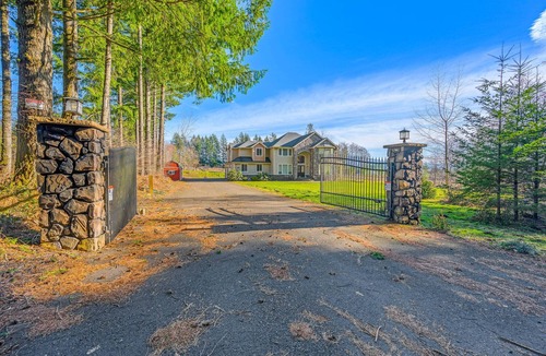 Washougal House | Huge home on 10 acres with Hot tub/Sauna & Privacy