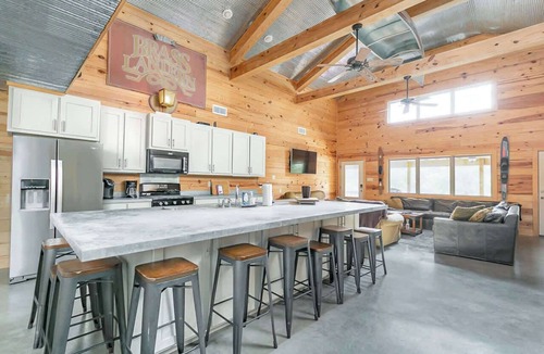 Homer House | Huge Lakefront Camp - Sleeps 20 - Luxe & Clean - Great Location