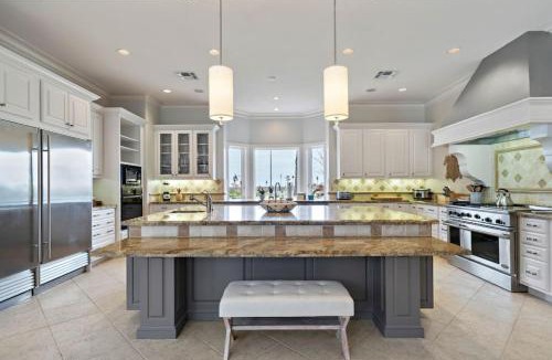 Galveston House | Huge, luxurious and secluded estate with private pool, pond, and large yard