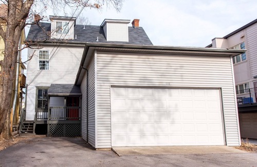 Highlands House | Huge Remodeled Home, Walk to Everything! 5 bedrooms/5 baths with patio and grill