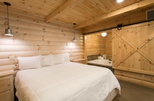 Millersburg House | Hummingbird Haven Cabin by Amish Country Lodging