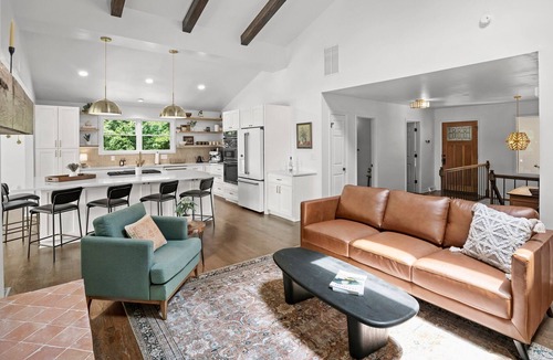 Barium Springs House | Hummingbird Home| Organic bedding & Mattresses| Non-toxic cleaners | Sleeps 14