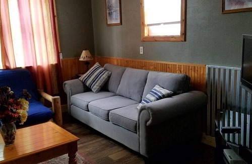 Hankinson Cabin | Hunter Friendly accommodations at the Flock-Stalker Lodge