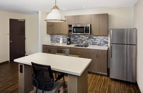Florida Center Hotel | Hyatt House across from Universal Orlando Resort