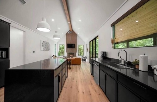 Broken Bow Cabin | Hygge Hill | 2.25 Private Acres | Modern Cabin | Hot Tub | Closer to Quiet