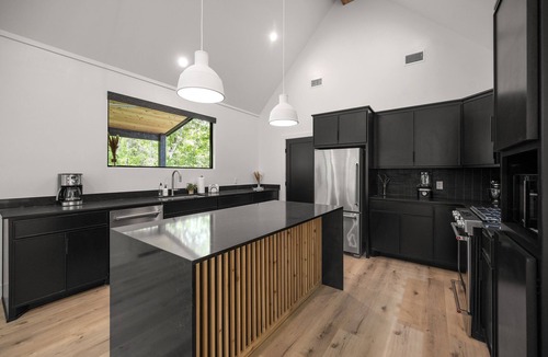 Broken Bow Cabin | Hygge Hill | 2.25 Private Acres | Modern Cabin | Hot Tub | Closer to Quiet