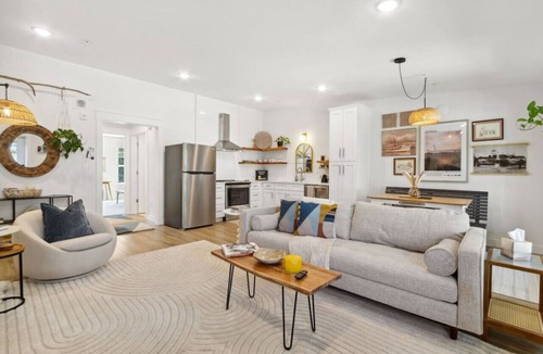 St. Marys Apartment | #I Stylish Bungalow Loft - DT Near to Waterfront
