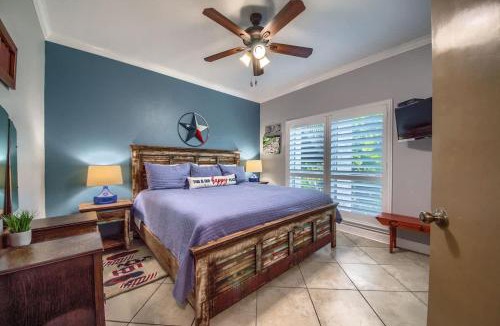 New Braunfels House | IC 112 Cowboy Corral