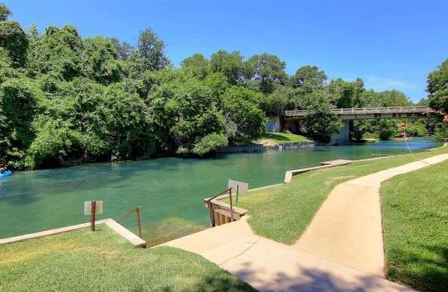 New Braunfels House | IC 112 Cowboy Corral